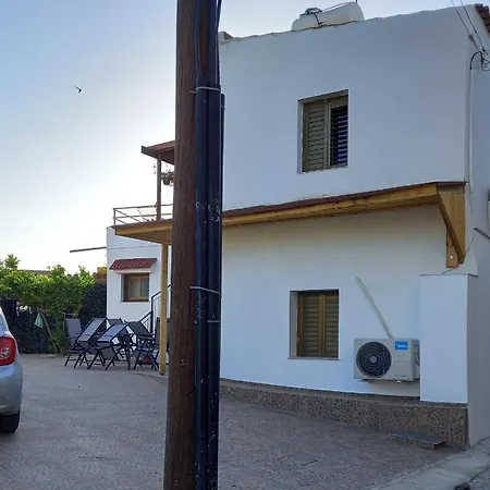 Achilles Heel Apartamento Kornos