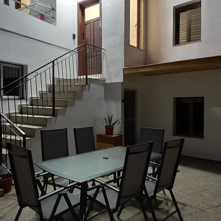 Achilles Heel Apartament